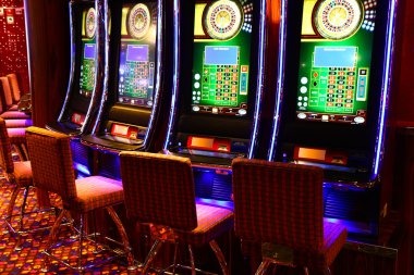 Live Sic Bo table view on mobile phone showing dealer and dice