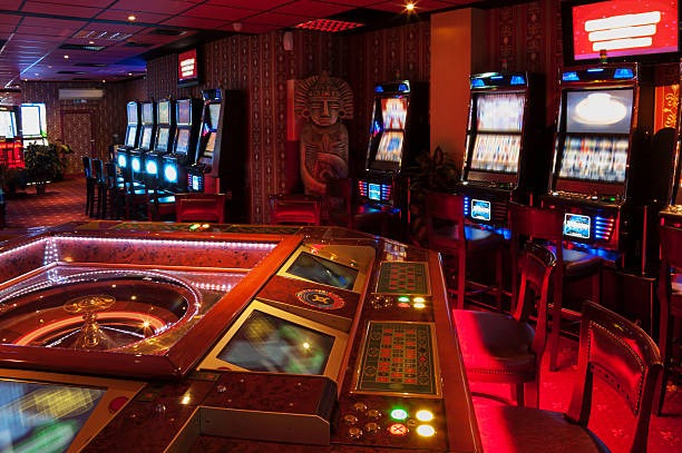 Roulette mobile app interface with betting layout and live feed
